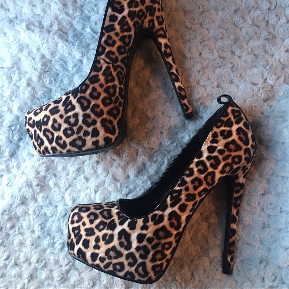 NWOT Qupid Leopard Print High Heels - Picture 8 of 8